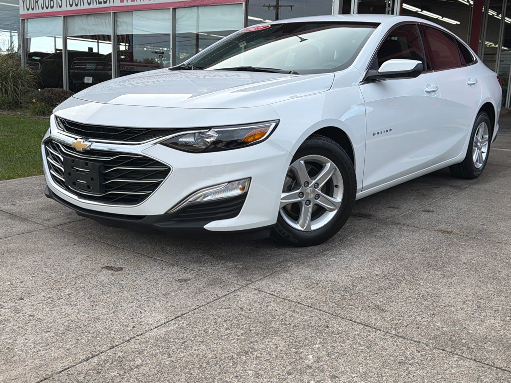 2025 Chevrolet Malibu Image 1