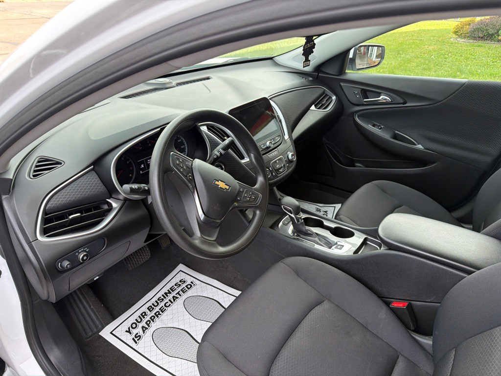 2025 Chevrolet Malibu Image 8