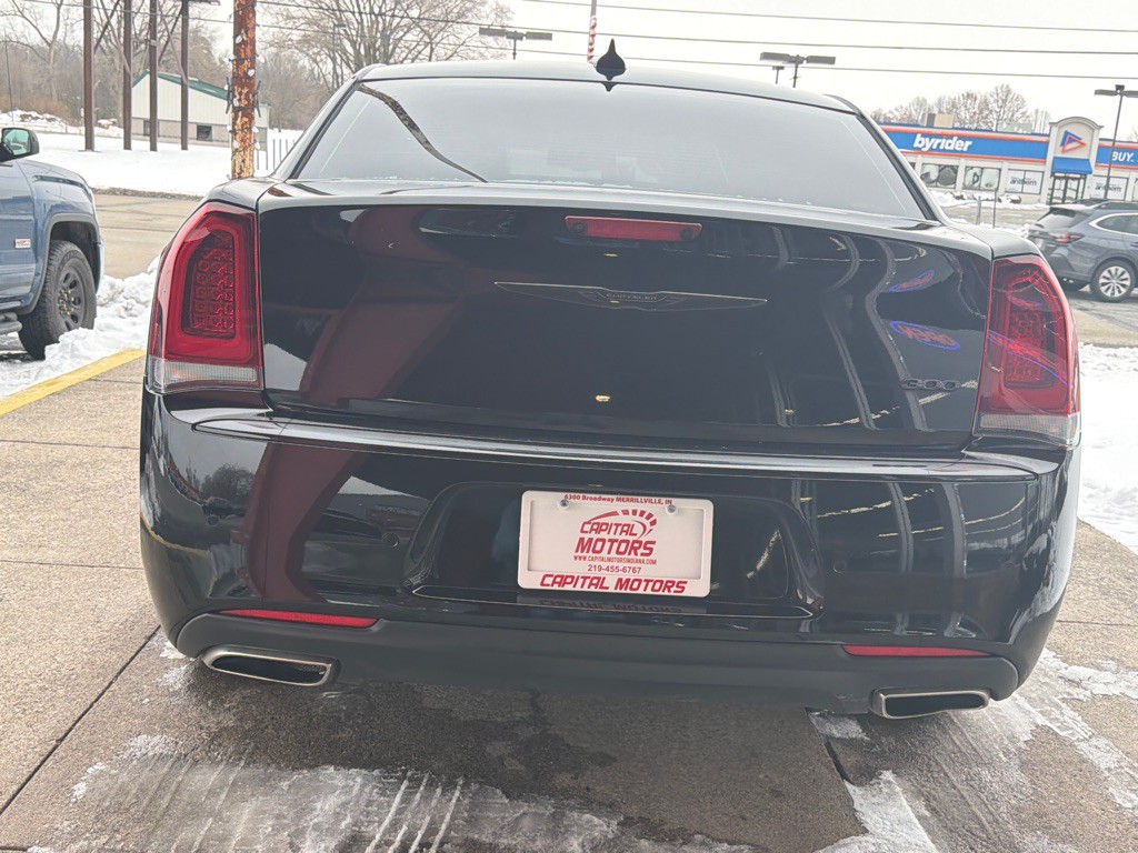 2022 Chrysler 300 Image 3