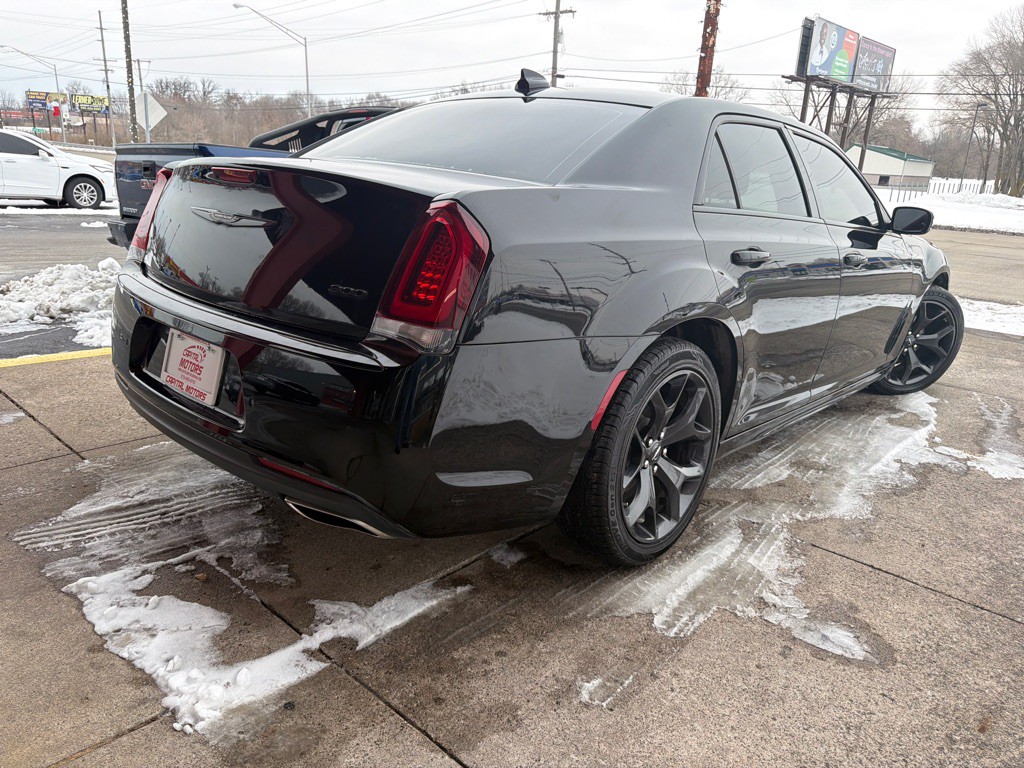 2022 Chrysler 300 Image 4