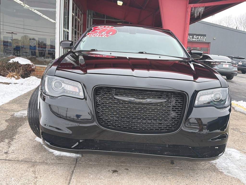 2022 Chrysler 300 Image 6