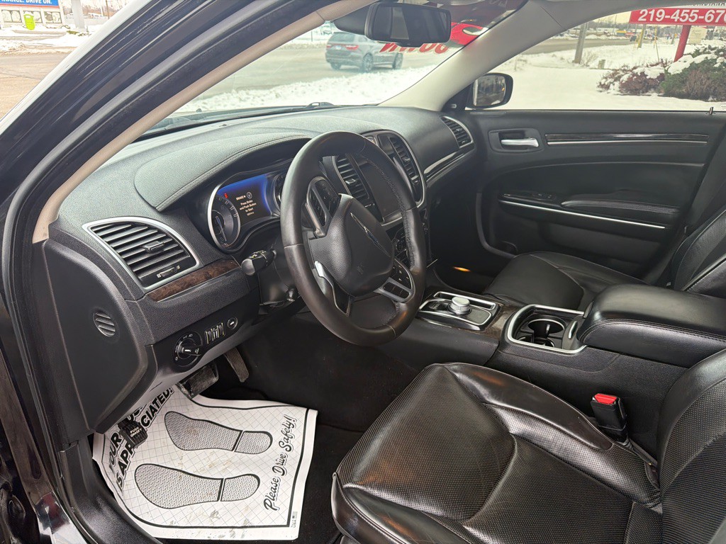 2022 Chrysler 300 Image 8