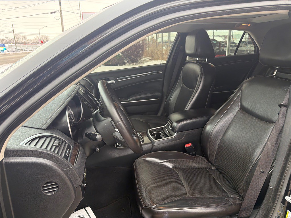 2022 Chrysler 300 Image 9