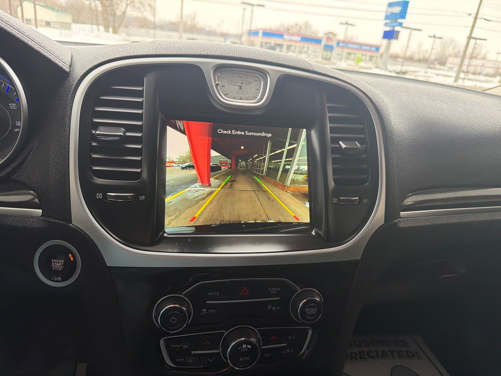 2022 Chrysler 300 Image 11