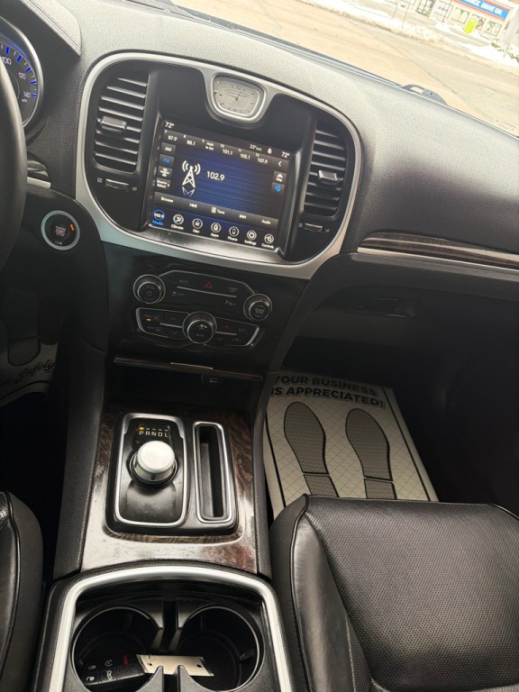 2022 Chrysler 300 Image 12