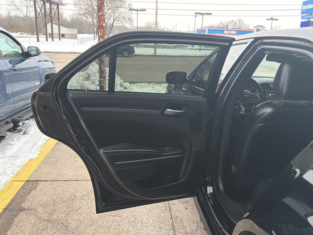 2022 Chrysler 300 Image 14