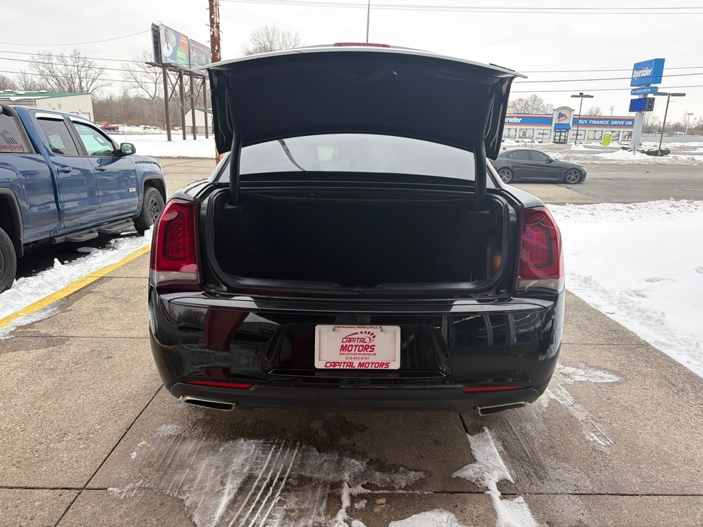 2022 Chrysler 300 Image 16