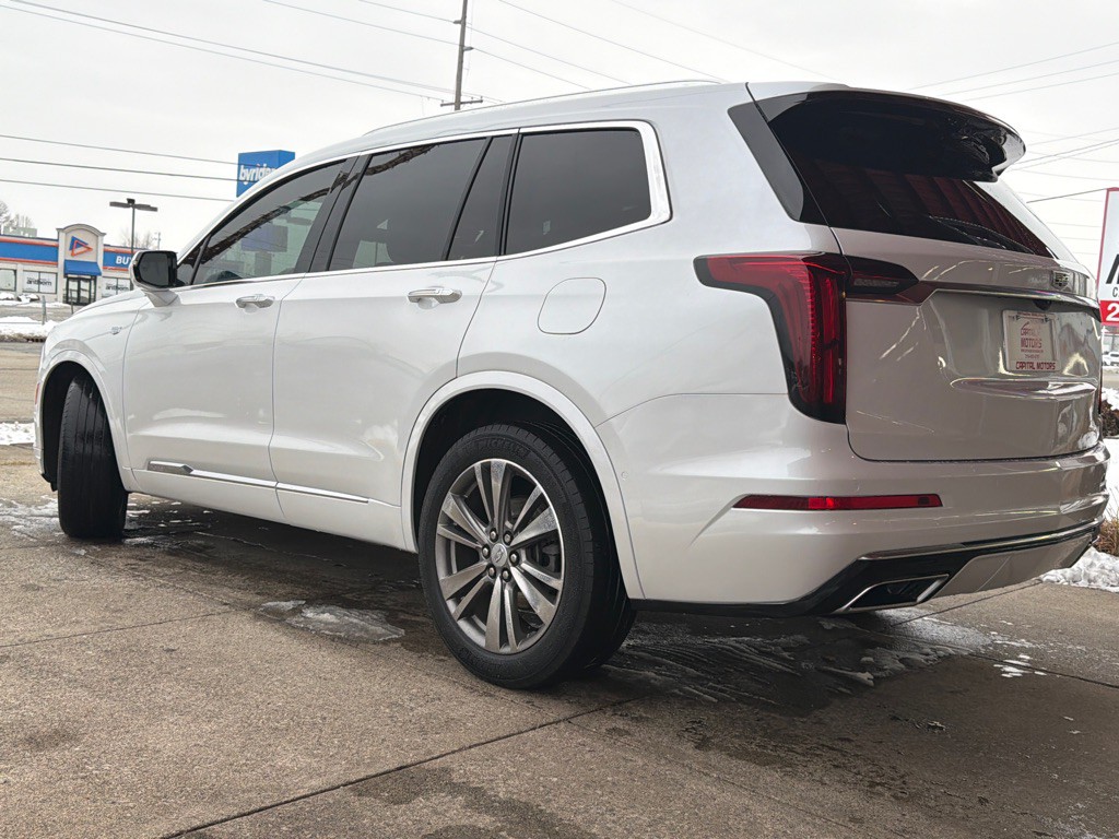 2021 Cadillac XT6 Image 2