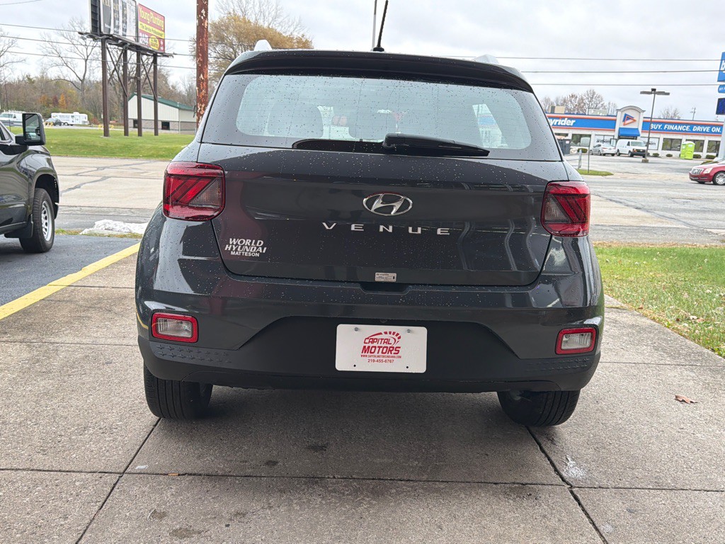 2025 Hyundai Venue Image 3