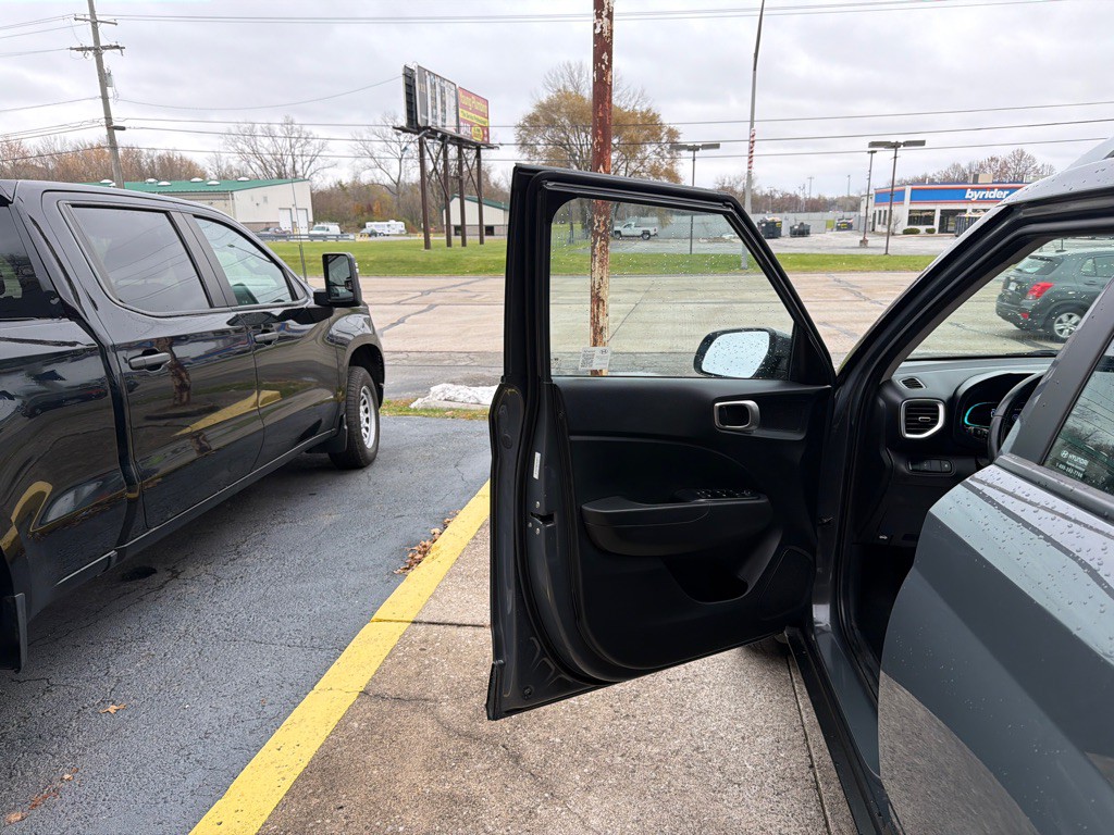 2025 Hyundai Venue Image 8