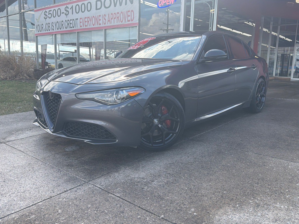 2022 Alfa Romeo Giulia Image 1
