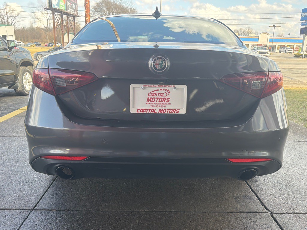 2022 Alfa Romeo Giulia Image 3