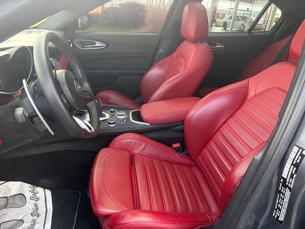 2022 Alfa Romeo Giulia Image 10