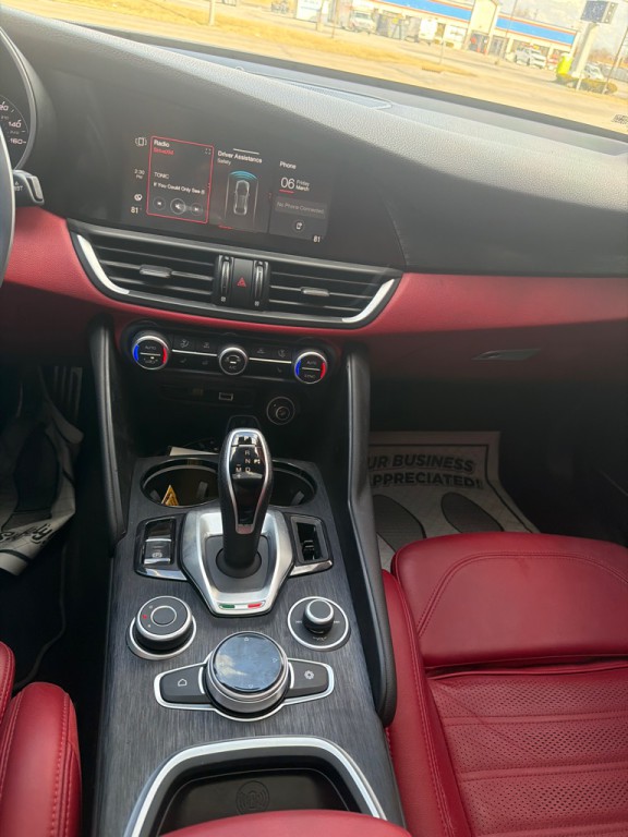 2022 Alfa Romeo Giulia Image 12