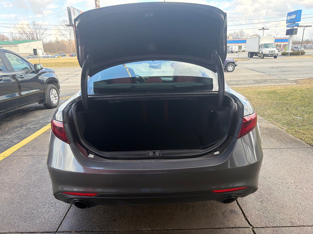 2022 Alfa Romeo Giulia Image 15