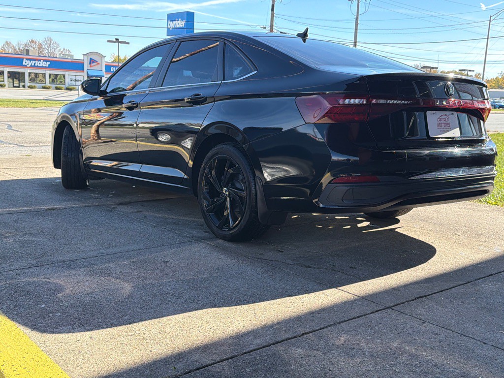 2025 Volkswagen Jetta Image 2