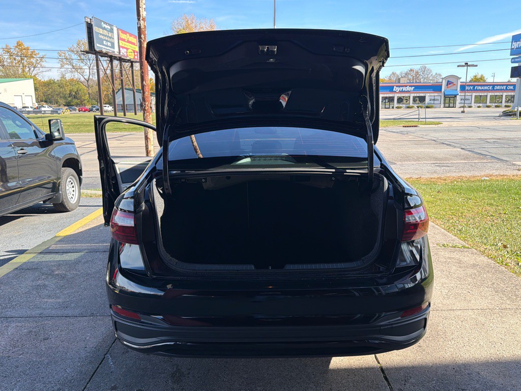 2025 Volkswagen Jetta Image 17