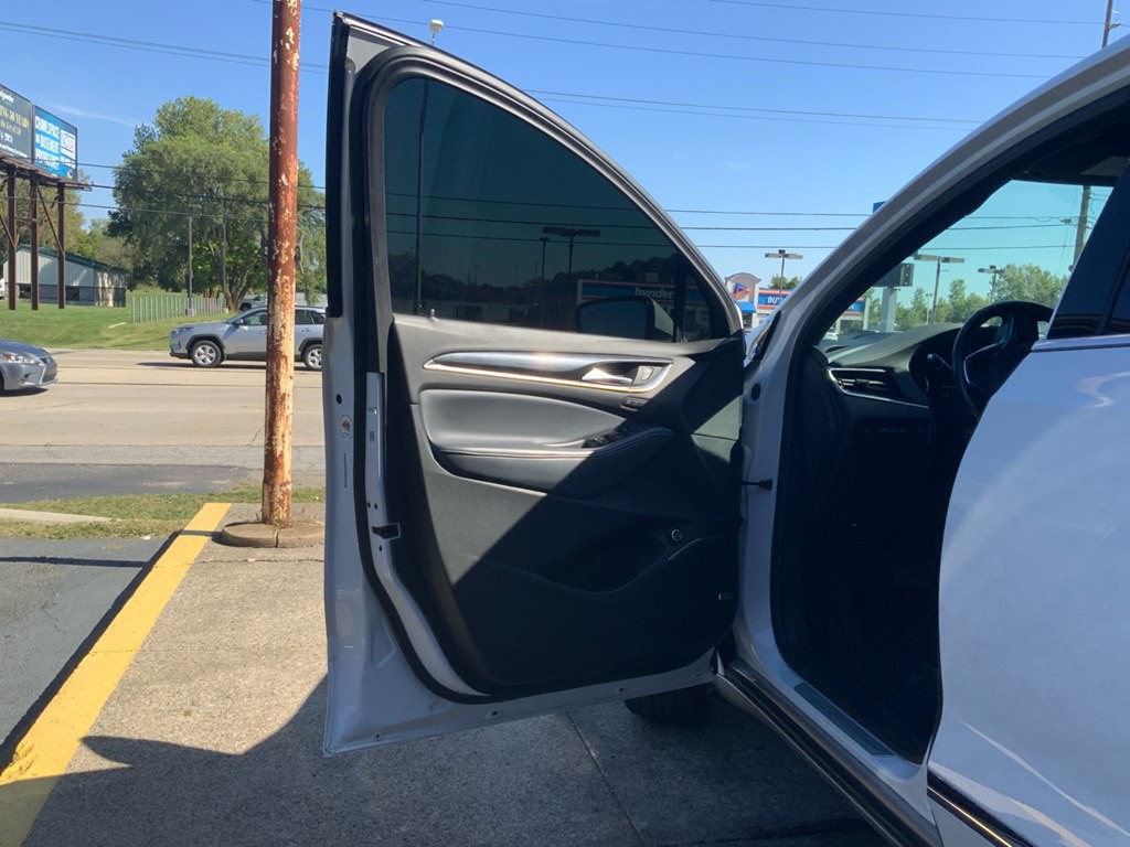 2022 Buick Enclave Image 9