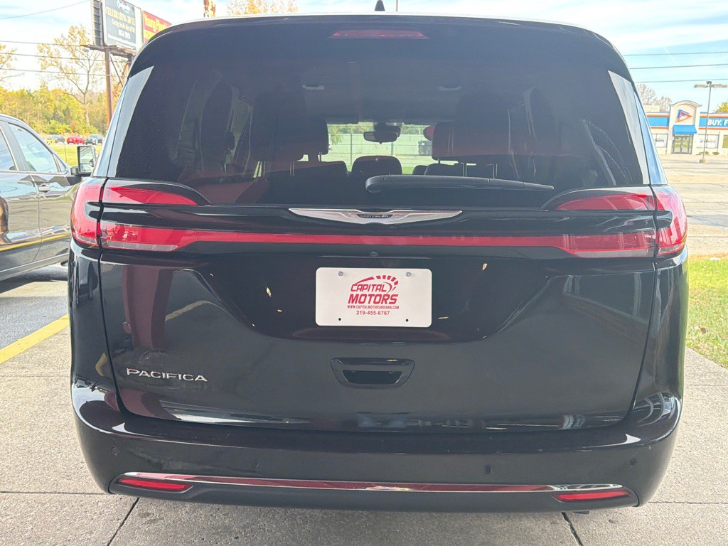 2023 Chrysler Pacifica Image 3