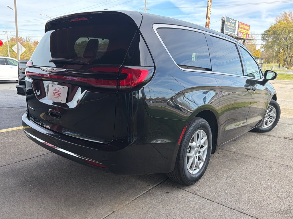 2023 Chrysler Pacifica Image 4