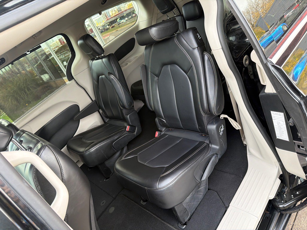 2023 Chrysler Pacifica Image 11