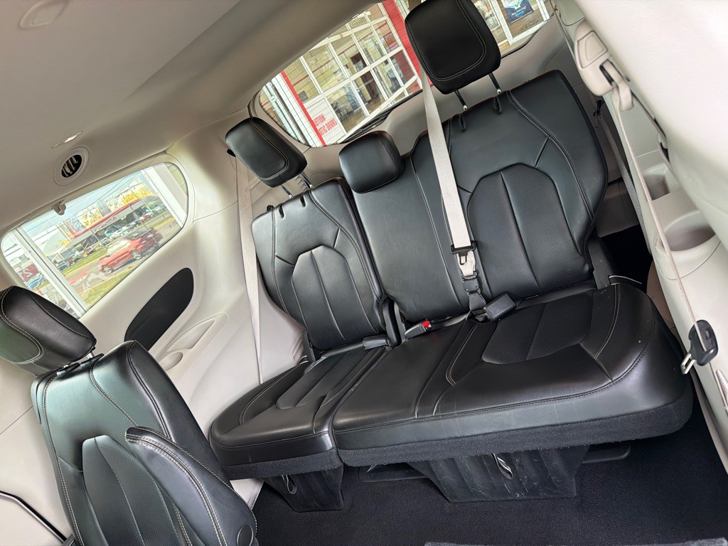 2023 Chrysler Pacifica Image 12