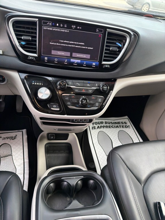 2023 Chrysler Pacifica Image 11