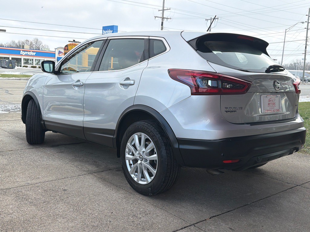 2021 Nissan Rogue Image 2