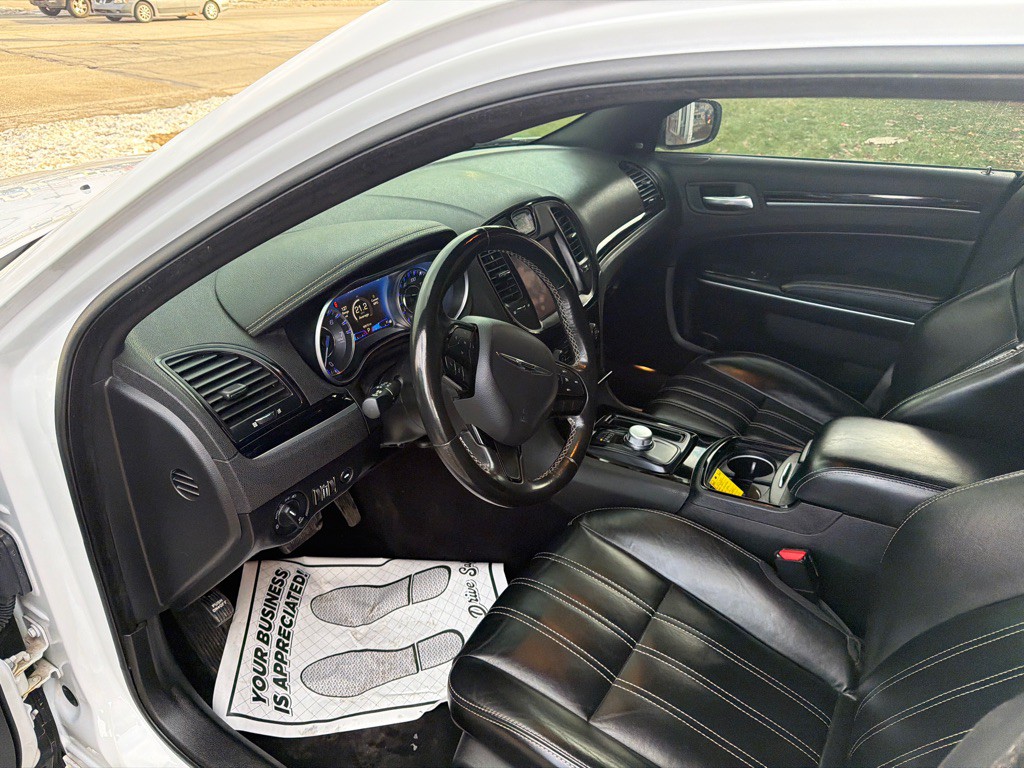 2021 Chrysler 300 Image 9