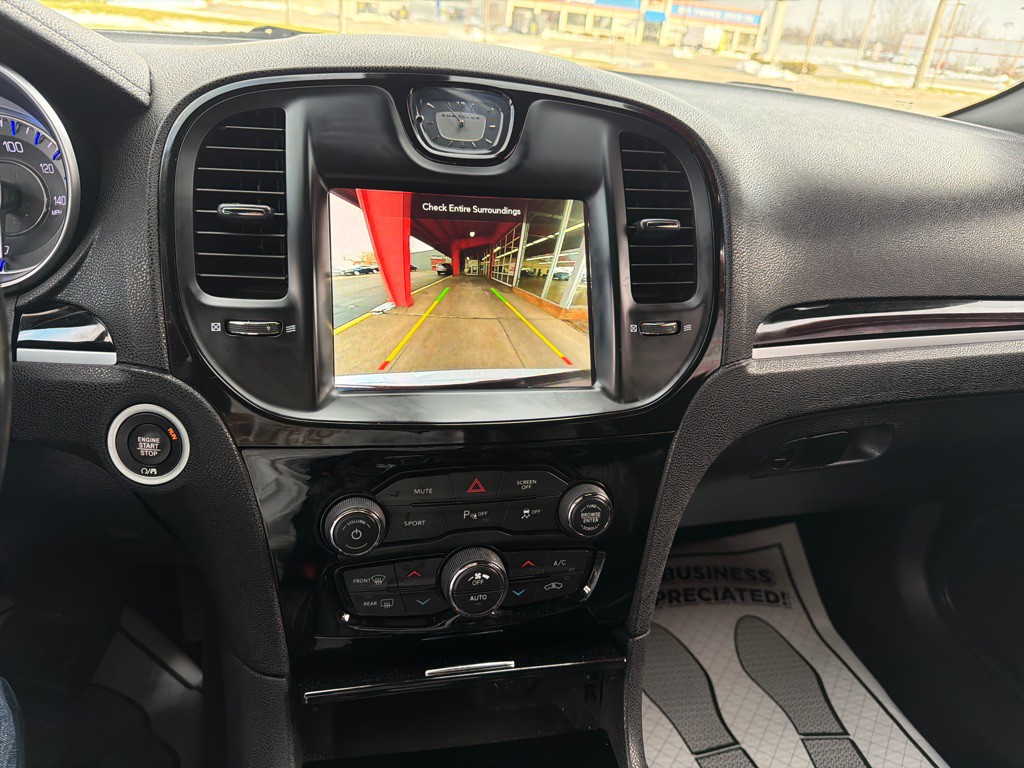 2021 Chrysler 300 Image 12