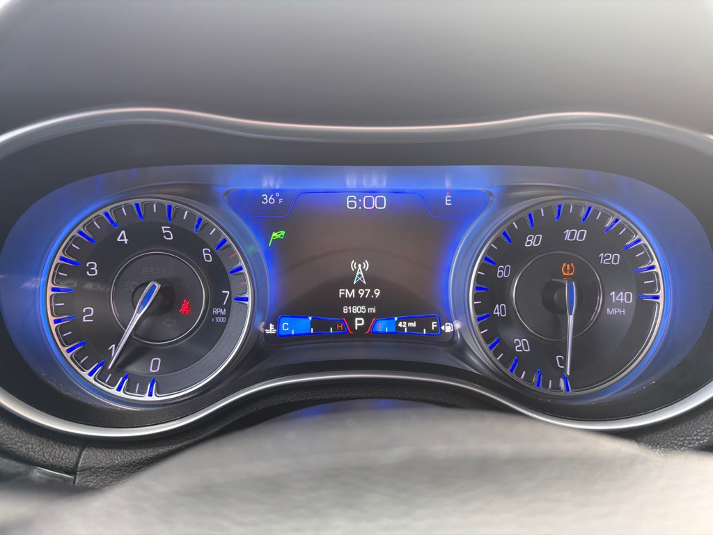 2021 Chrysler 300 Image 11