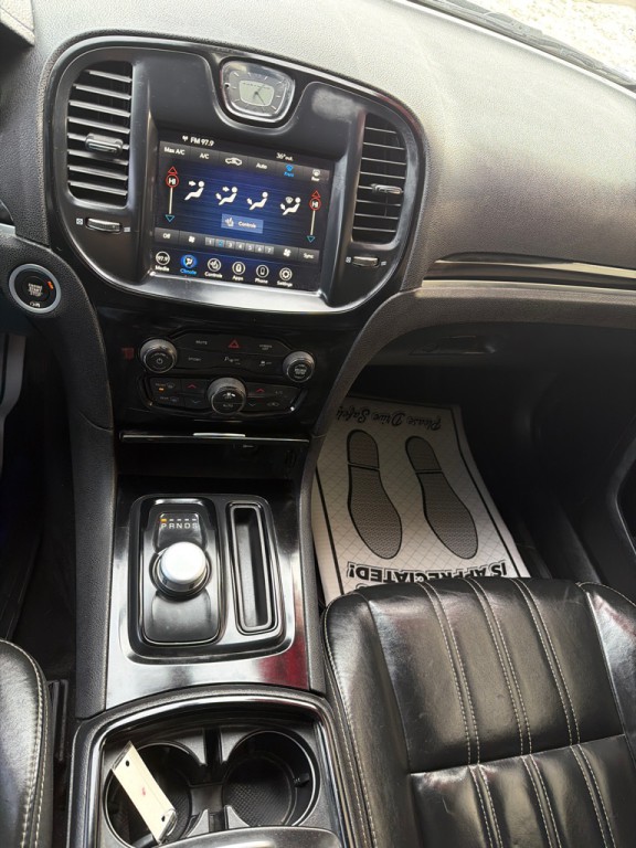 2021 Chrysler 300 Image 13