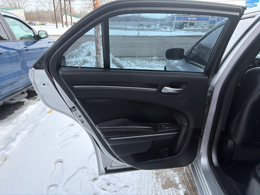 2021 Chrysler 300 Image 14