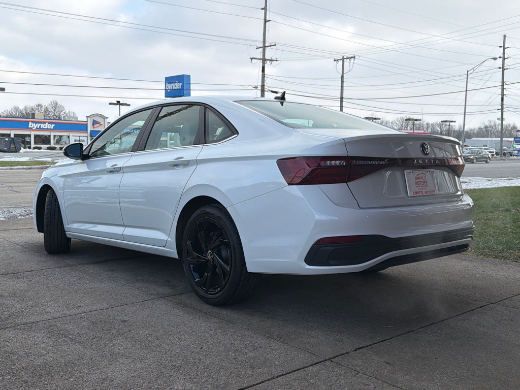 2025 Volkswagen Jetta Image 2