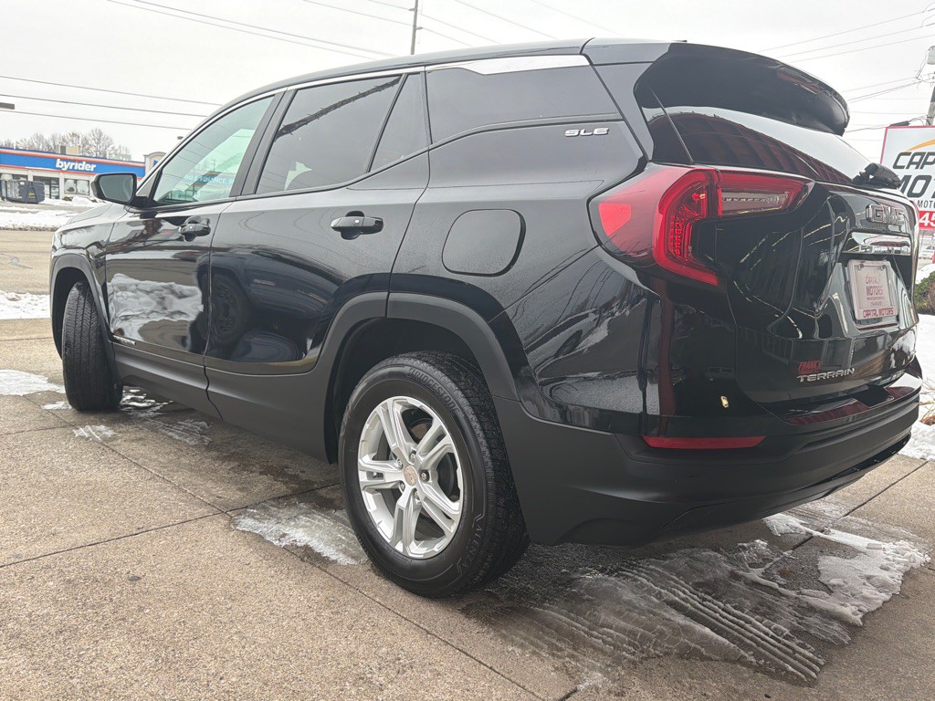 2023 GMC Terrain Image 2