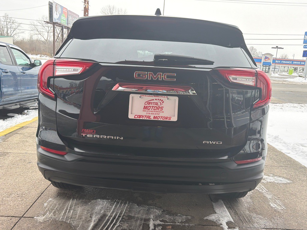 2023 GMC Terrain Image 3