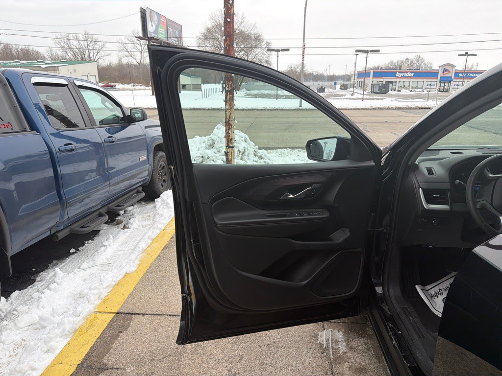 2023 GMC Terrain Image 8