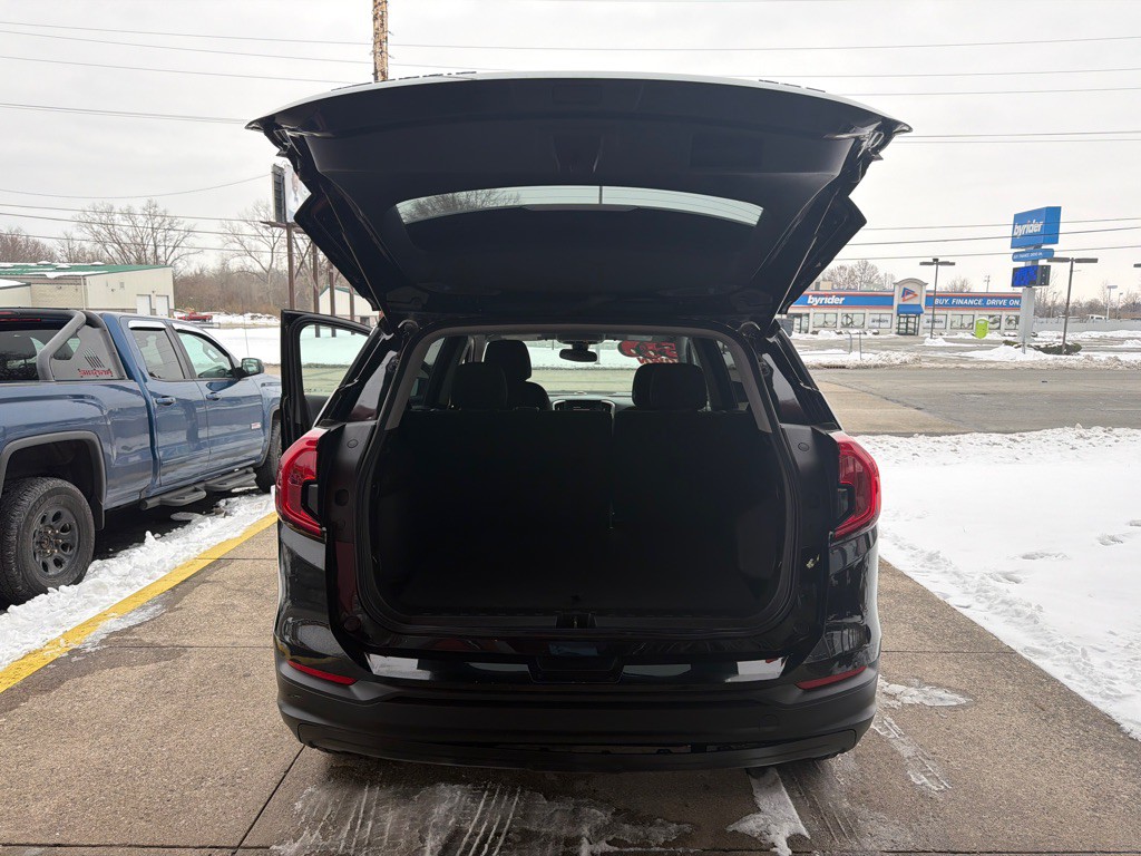 2023 GMC Terrain Image 16