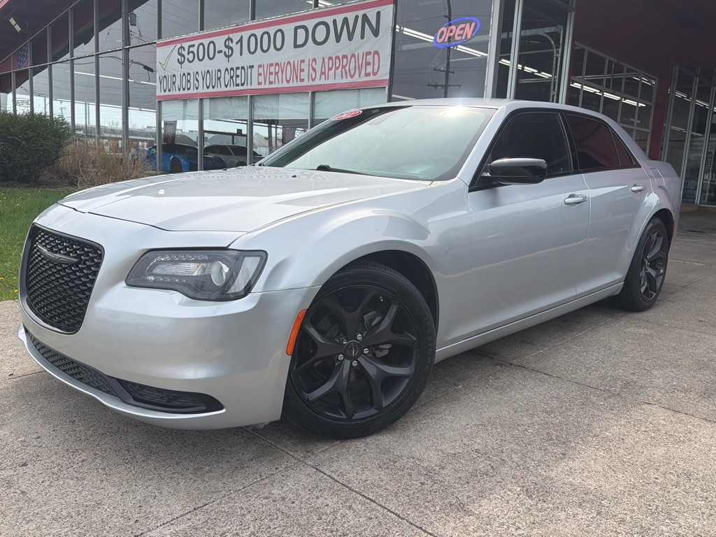 2022 Chrysler 300 Image 1