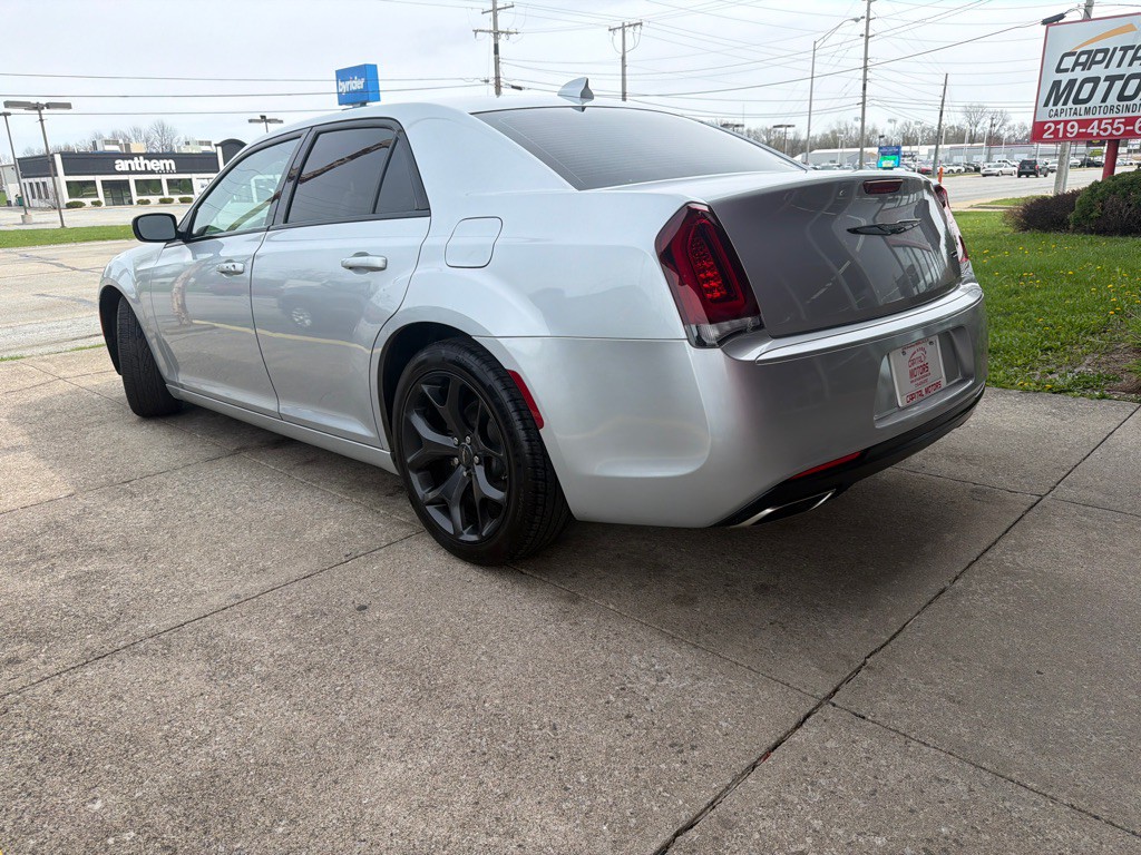 2022 Chrysler 300 Image 2