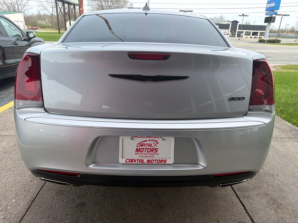 2022 Chrysler 300 Image 3