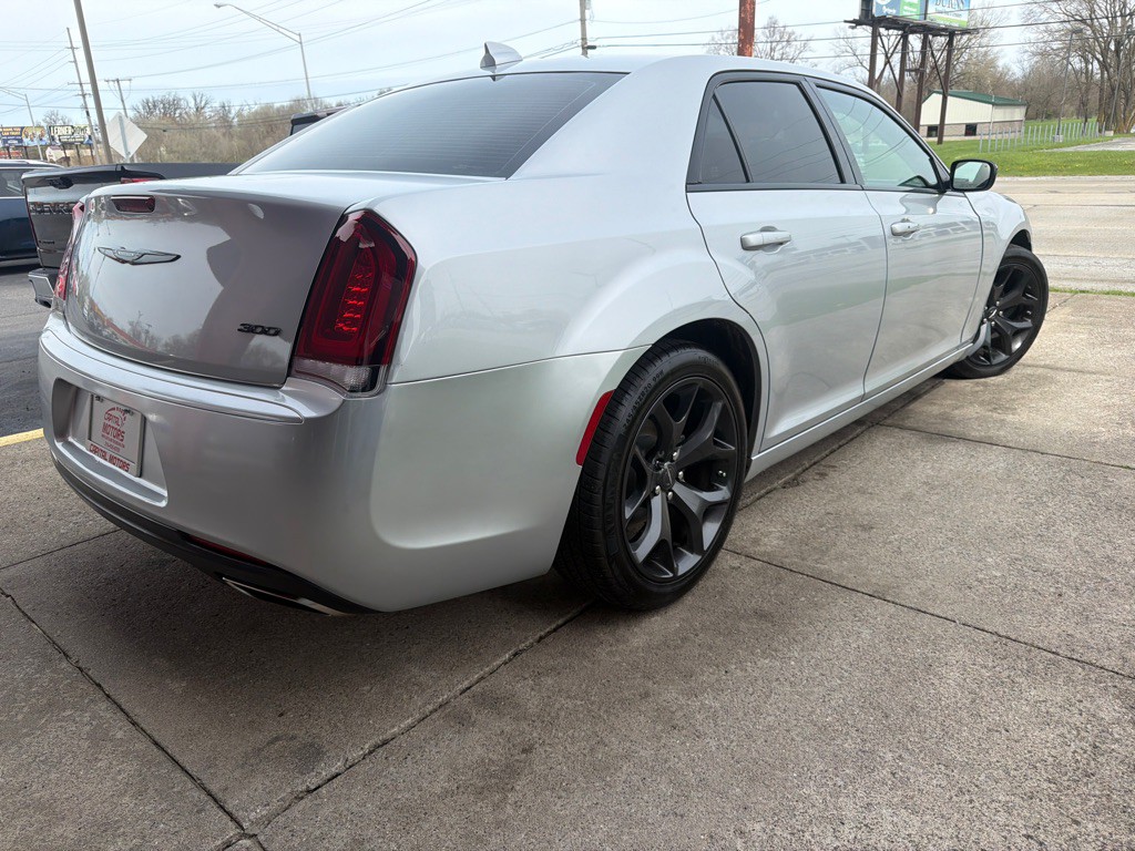 2022 Chrysler 300 Image 4