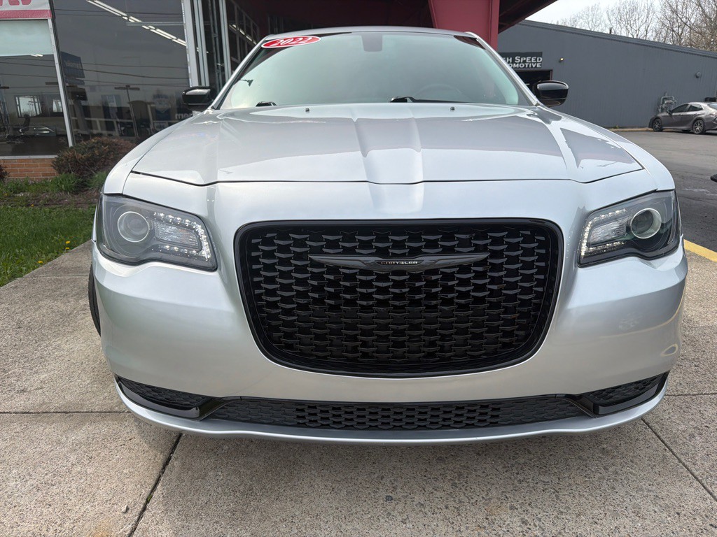 2022 Chrysler 300 Image 6