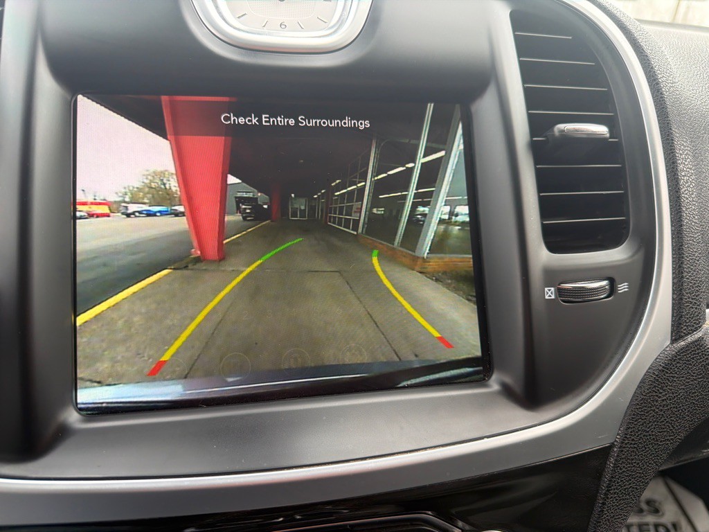 2022 Chrysler 300 Image 10