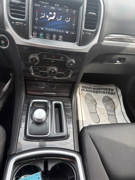2022 Chrysler 300 Image 11