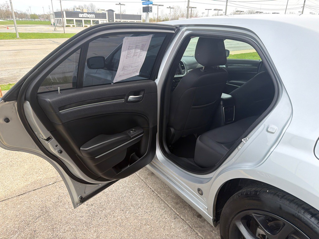 2022 Chrysler 300 Image 12