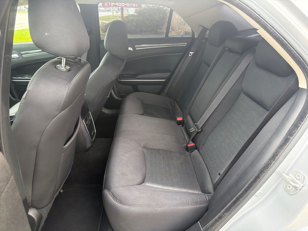 2022 Chrysler 300 Image 13