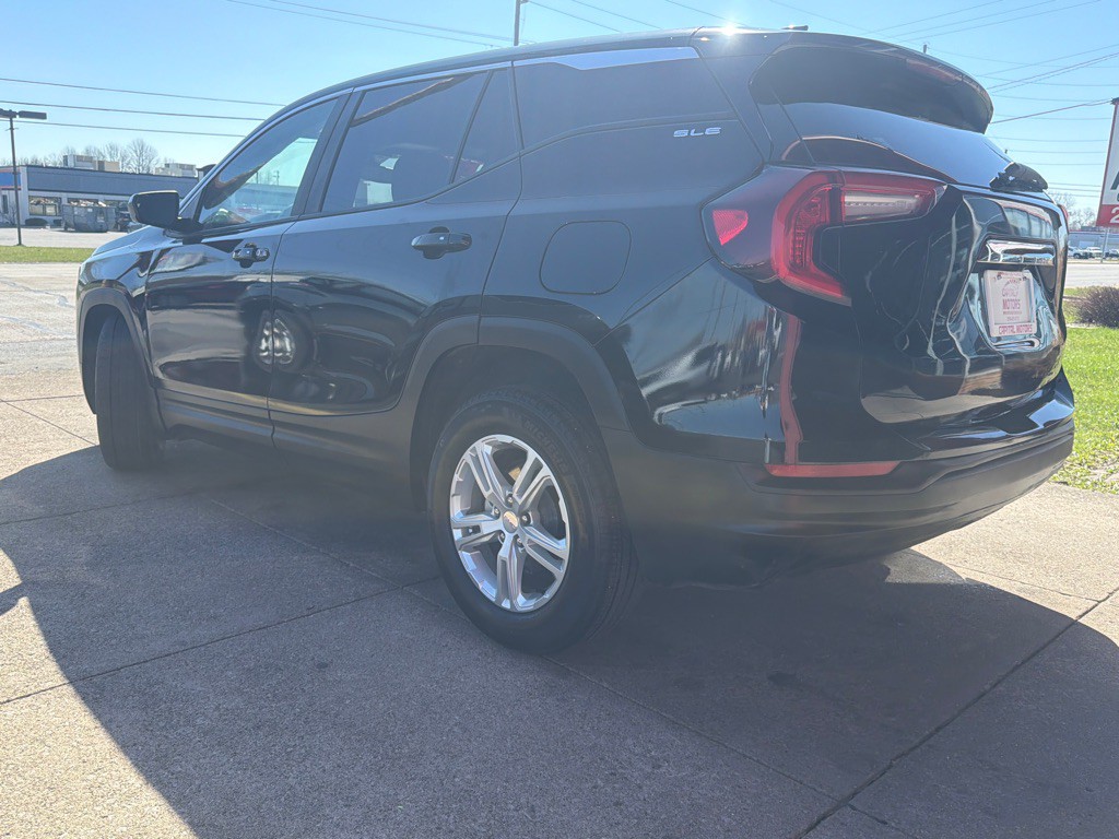 2023 GMC Terrain Image 2