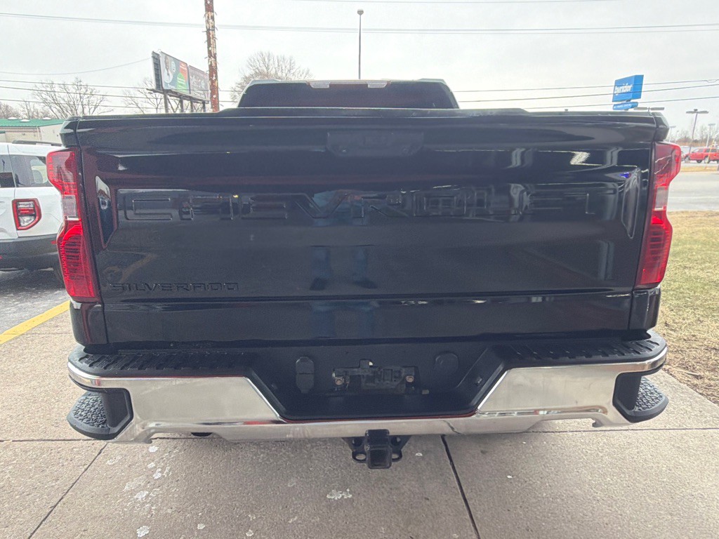 2023 Chevrolet Silverado 1500 Image 2