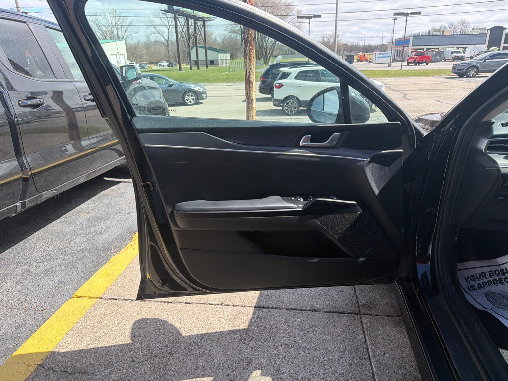 2023 Kia K5 Image 7